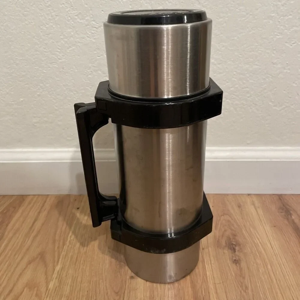 Igloo Thermos, Hot And Cold Drinks, 4 Pieces, Collapsible Handle For Storage 1 L